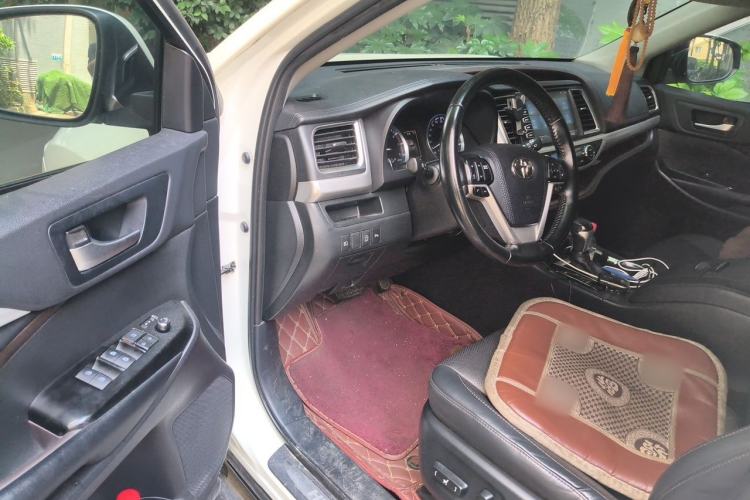 Used Toyota Highlander 2018 2.0T Four-Wheel Drive Luxury Version 7 Seats China VI Standard Driver Seat