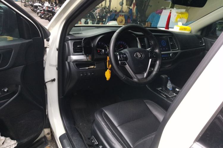 Used Toyota Highlander 2018 2.0T Four-Wheel Drive Prestige Version 7 Seats China V Emission Standard Driver Seat