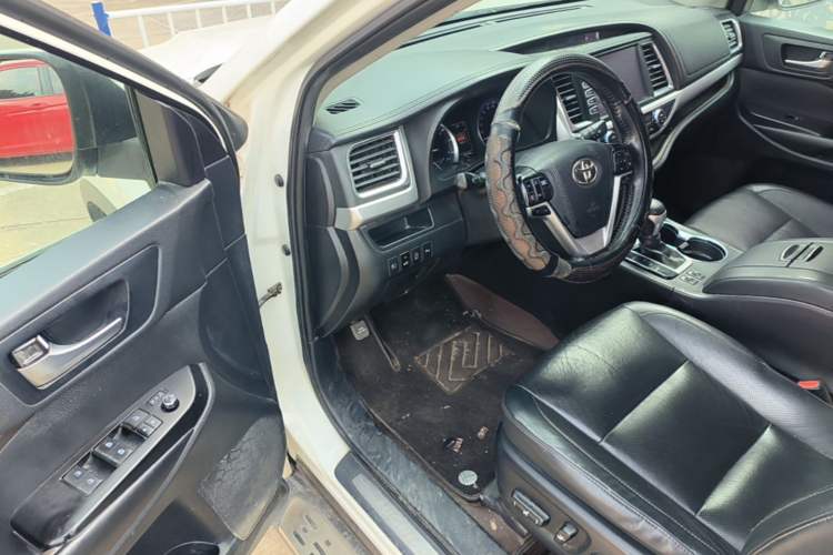 Used Toyota Highlander 2018 2.0T Four-Wheel Drive Luxury Version 7 Seats China VI Standard Driver Seat