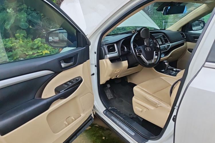 Used Toyota Highlander 2018 2.0T Four-Wheel Drive Luxury Edition 7 Seats China V Emission Standard Driver Seat