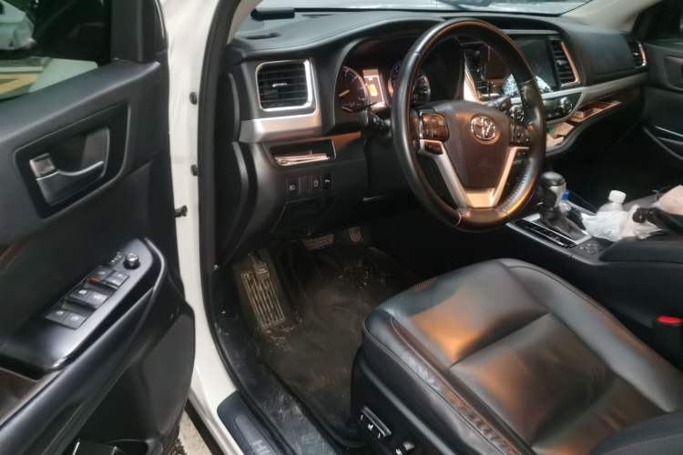 Used Toyota Highlander 2018 2.0T Four-Wheel Drive Luxury Edition 7 Seats China V Emission Standard Driver Seat