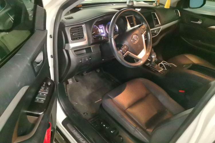 Used Toyota Highlander 2018 2.0T Four-Wheel Drive Luxury Version 7 Seats China VI Standard Driver Seat