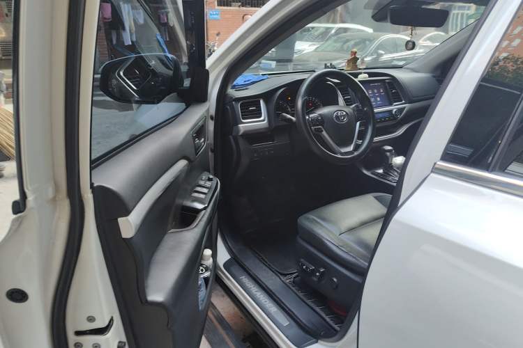 Used Toyota Highlander 2018 2.0T Four-Wheel Drive Prestige Version 7 Seats China VI Standard Driver Seat
