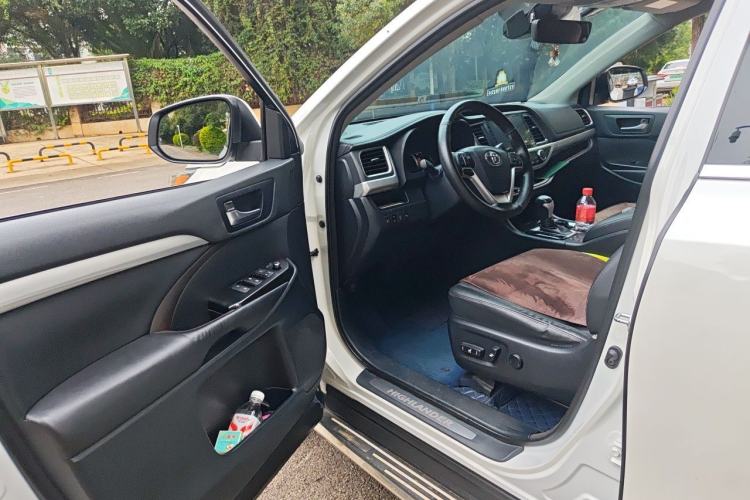 Used Toyota Highlander 2018 2.0T Four-Wheel Drive Prestige Version 7 Seats China V Emission Standard Driver Seat