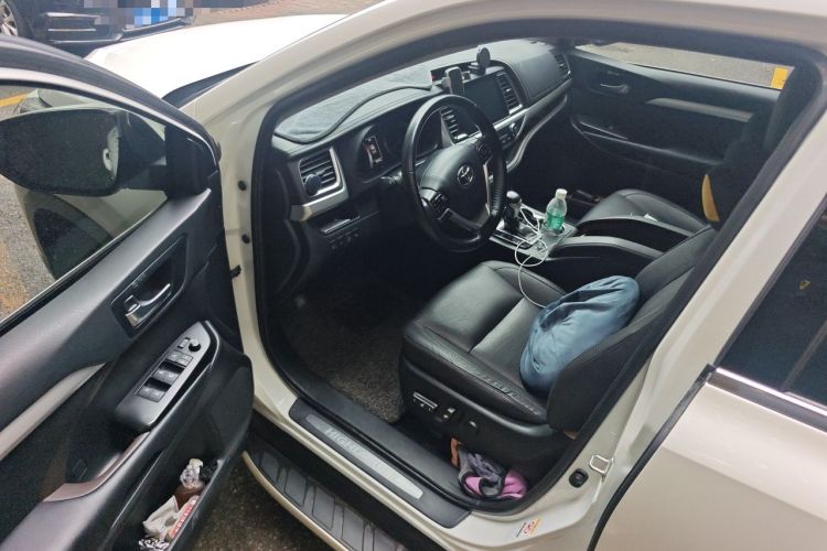 Used Toyota Highlander 2018 2.0T Four-Wheel Drive Prestige Version 7 Seats China VI Standard Driver Seat