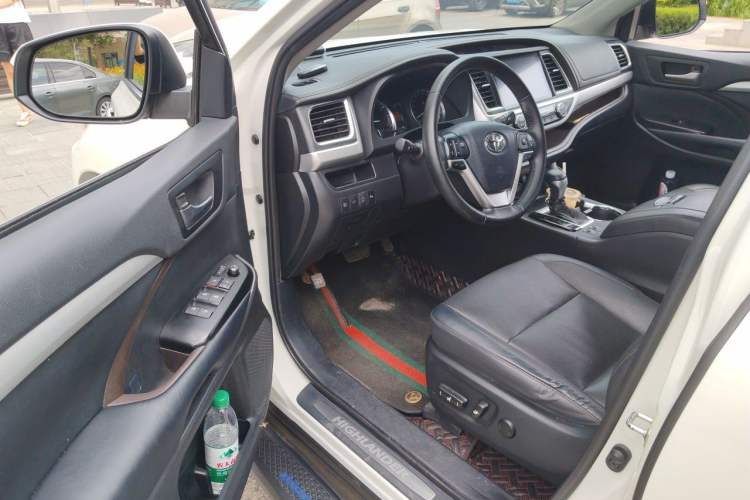 Used Toyota Highlander 2018 2.0T Four-Wheel Drive Prestige Version 7 Seats China VI Standard Driver Seat