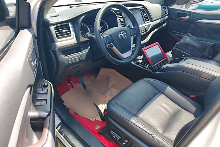 Used Toyota Highlander 2018 2.0T Four-Wheel Drive Prestige Version 7 Seats China VI Standard Driver Seat