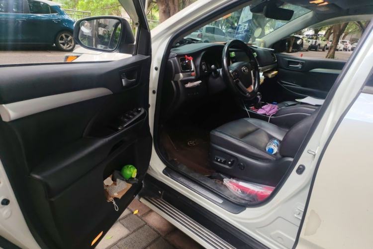 Used Toyota Highlander 2018 2.0T Four-Wheel Drive Prestige Version 7 Seats China V Emission Standard Driver Seat