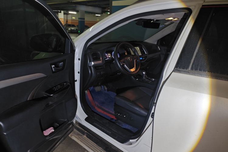 Used Toyota Highlander 2018 2.0T Four-Wheel Drive Prestige Version 7 Seats China V Emission Standard Driver Seat