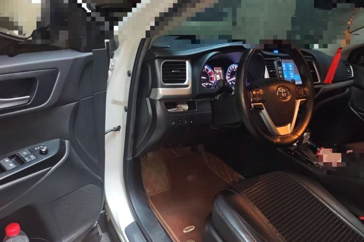 Used Toyota Highlander 2018 2.0T Four-Wheel Drive Luxury Version 7 Seats China VI Standard Driver Seat