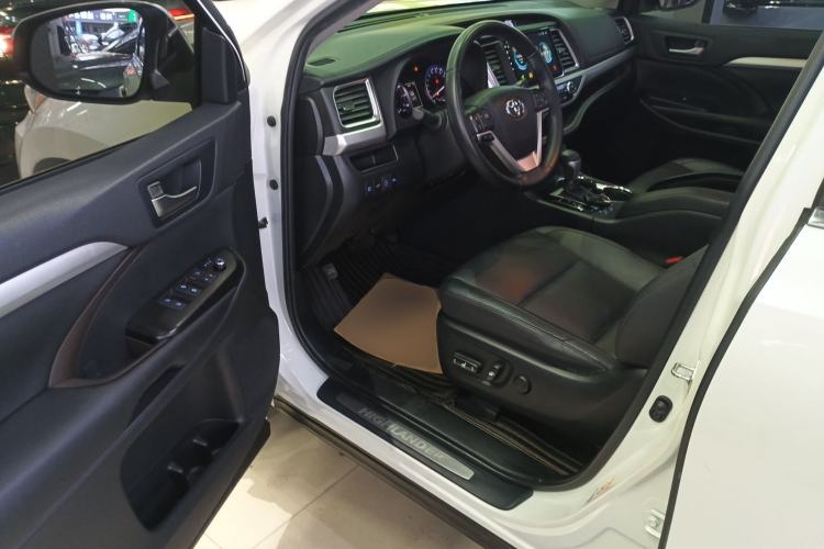 Used Toyota Highlander 2018 2.0T Two-Wheel Drive Luxury Edition 7 Seats China VI Standard Driver Seat