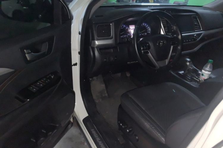 Used Toyota Highlander 2018 2.0T Four-Wheel Drive Luxury Version 7 Seats China VI Standard Driver Seat