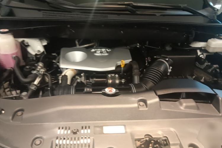 Used Toyota Highlander 2018 2.0T Four-Wheel Drive Luxury Version 7 Seats China VI Standard Engine Bay