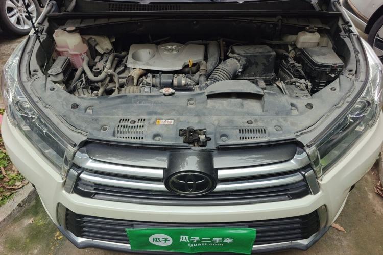 Used Toyota Highlander 2018 2.0T Four-Wheel Drive Prestige Version 7 Seats China VI Standard Engine Bay