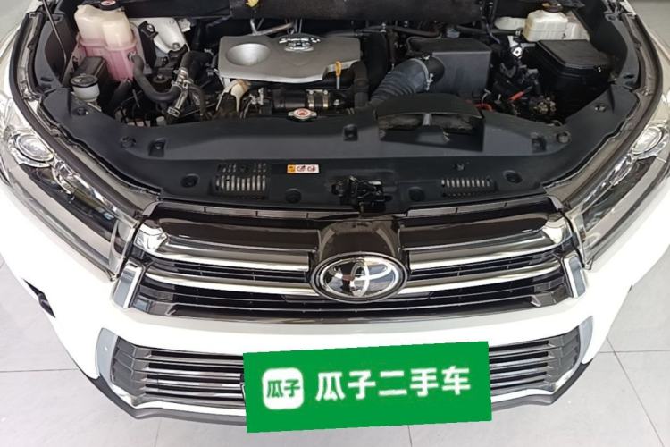 Used Toyota Highlander 2018 2.0T Four-Wheel Drive Prestige Version 7 Seats China VI Standard Engine Bay