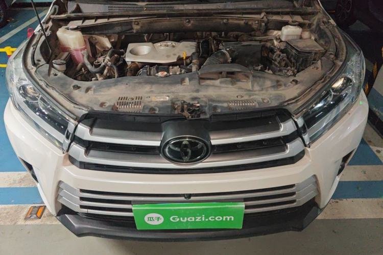 Used Toyota Highlander 2018 2.0T Four-Wheel Drive Luxury Version 7 Seats China VI Standard Engine Bay
