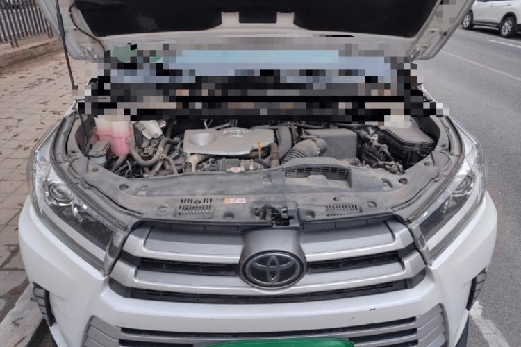 Used Toyota Highlander 2018 2.0T Four-Wheel Drive Luxury Version 7 Seats China VI Standard Engine Bay