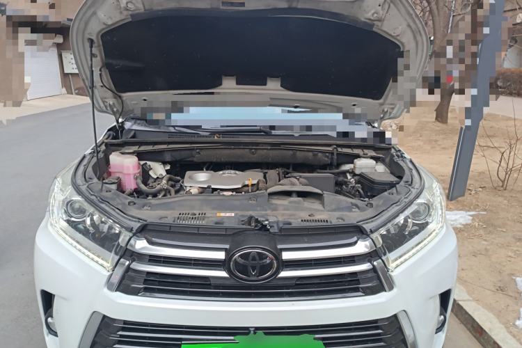 Used Toyota Highlander 2018 2.0T Four-Wheel Drive Prestige Version 7 Seats China VI Standard Engine Bay