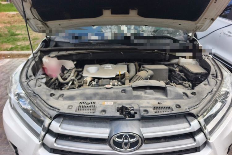 Used Toyota Highlander 2018 2.0T Two-Wheel Drive Elite Version 5 Seats China VI Standard Engine Bay