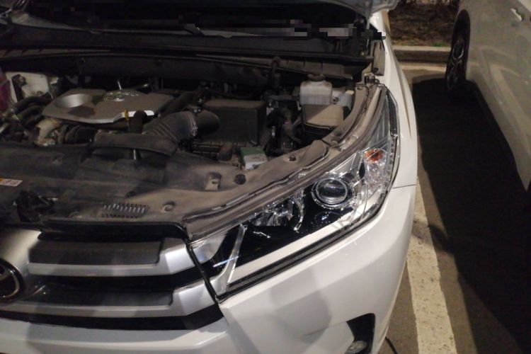 Used Toyota Highlander 2018 2.0T Four-Wheel Drive Elite Edition 7 Seats China VI Standard Engine Bay Left
