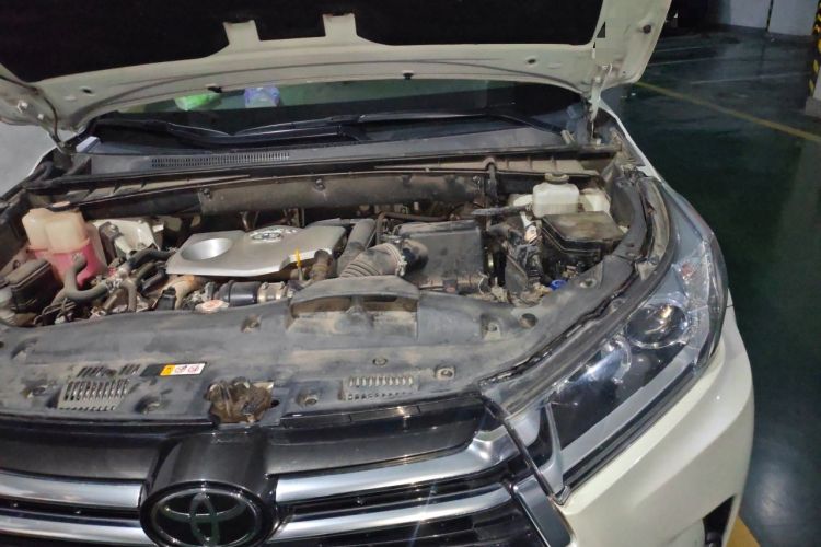 Used Toyota Highlander 2018 2.0T Four-Wheel Drive Prestige Version 7 Seats China V Emission Standard Engine Bay Left