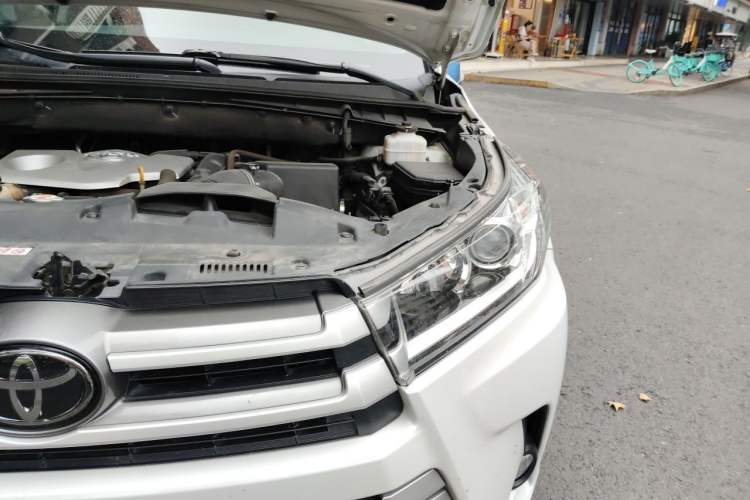 Used Toyota Highlander 2018 2.0T Four-Wheel Drive Luxury Version 7 Seats China VI Standard Engine Bay Left