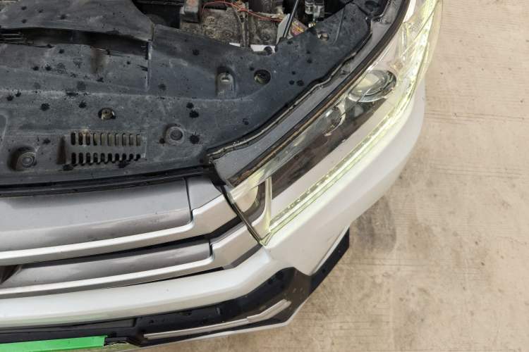 Used Toyota Highlander 2018 2.0T Four-Wheel Drive Luxury Version 7 Seats China VI Standard Engine Bay Left