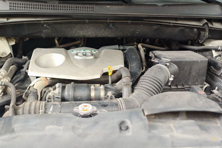 Used Toyota Highlander 2018 2.0T Four-Wheel Drive Prestige Version 7 Seats China VI Standard Engine Bay