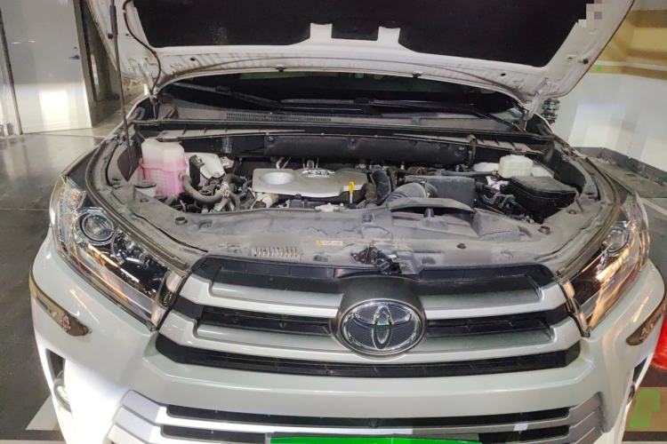 Used Toyota Highlander 2018 2.0T Four-Wheel Drive Elite Edition 7 Seats China VI Standard Engine Bay