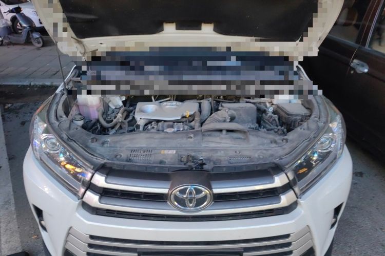 Used Toyota Highlander 2018 2.0T Four-Wheel Drive Elite Edition 7 Seats China VI Standard Engine Bay