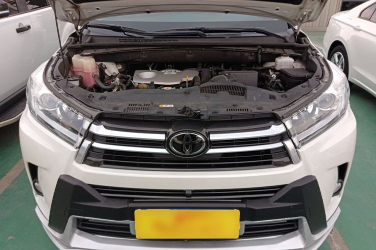 Used Toyota Highlander 2018 2.0T Four-Wheel Drive Prestige Version 7 Seats China VI Standard Engine Bay