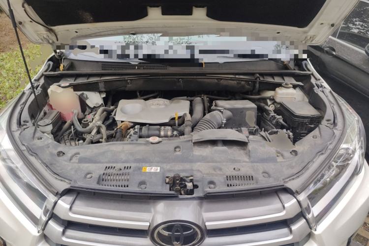 Used Toyota Highlander 2018 2.0T Four-Wheel Drive Luxury Version 7 Seats China VI Standard Engine Bay