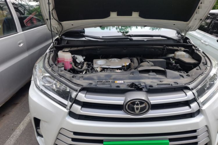 Used Toyota Highlander 2018 2.0T Four-Wheel Drive Luxury Version 7 Seats China VI Standard Engine Bay Right