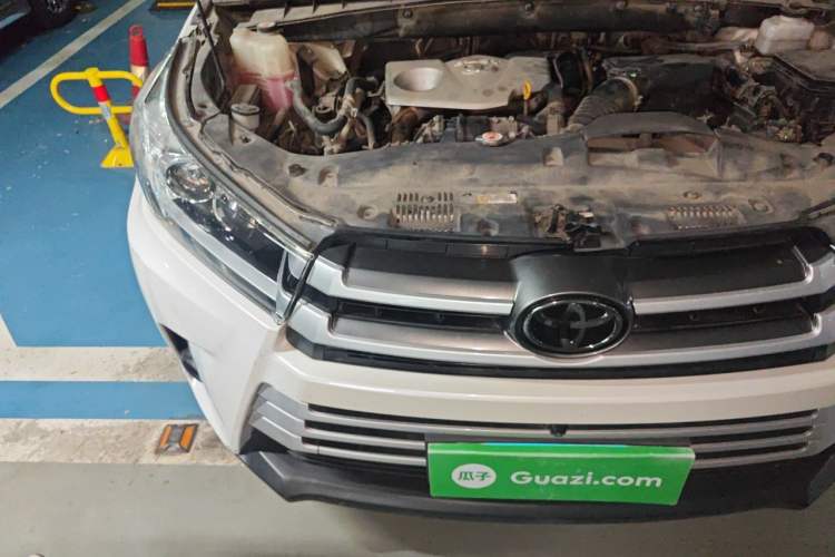 Used Toyota Highlander 2018 2.0T Four-Wheel Drive Luxury Version 7 Seats China VI Standard Engine Bay Right