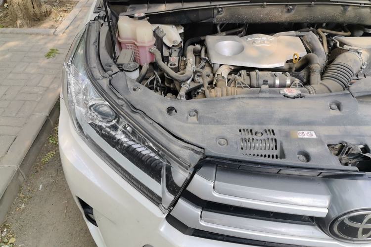 Used Toyota Highlander 2018 2.0T Four-Wheel Drive Luxury Version 7 Seats China VI Standard Engine Bay Right