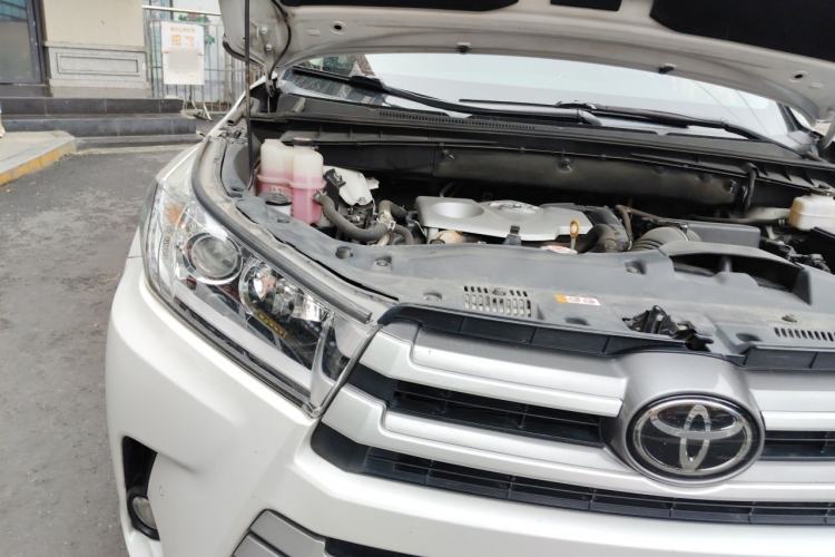 Used Toyota Highlander 2018 2.0T Four-Wheel Drive Luxury Version 7 Seats China VI Standard Engine Bay Right
