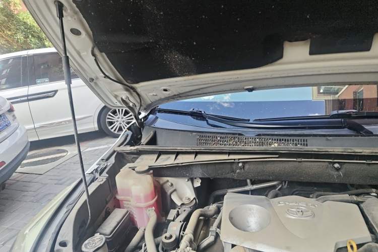 Used Toyota Highlander 2018 2.0T Four-Wheel Drive Prestige Version 7 Seats China V Emission Standard Engine Bay Right