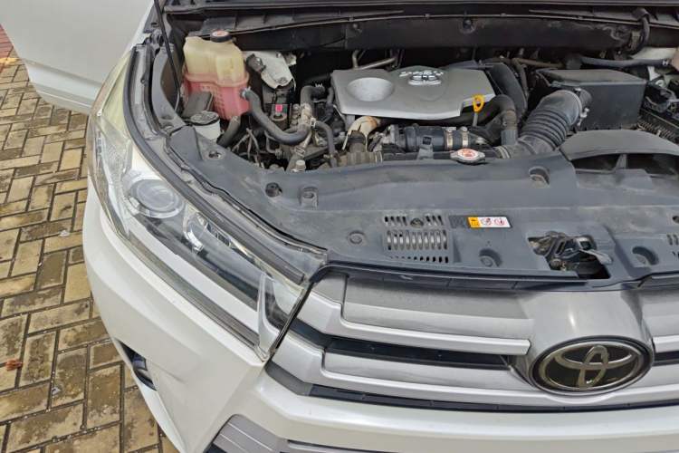 Used Toyota Highlander 2018 2.0T Four-Wheel Drive Luxury Version 7 Seats China VI Standard Engine Bay Right