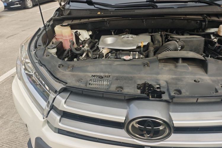 Used Toyota Highlander 2018 2.0T Four-Wheel Drive Luxury Edition 7 Seats China V Emission Standard Engine Bay Right