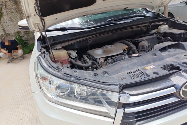 Used Toyota Highlander 2018 2.0T Four-Wheel Drive Prestige Version 7 Seats China VI Standard Engine Bay Right