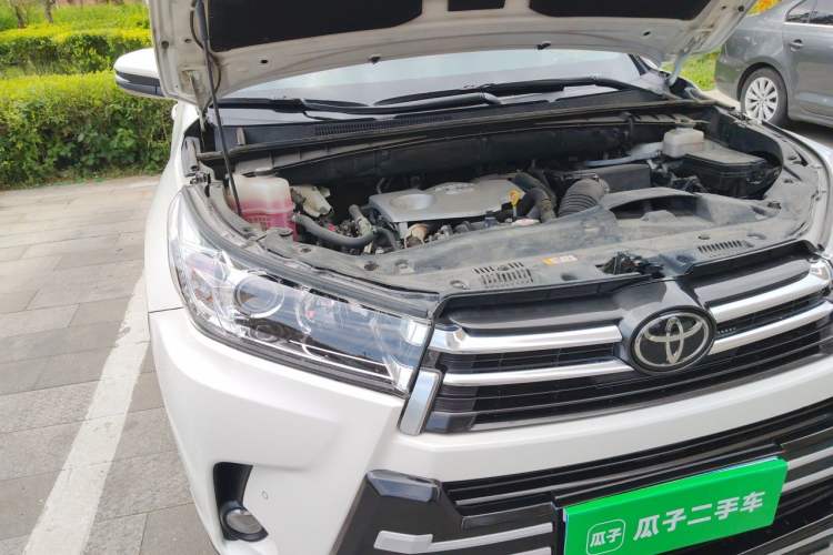 Used Toyota Highlander 2018 2.0T Four-Wheel Drive Prestige Version 7 Seats China VI Standard Engine Bay Right