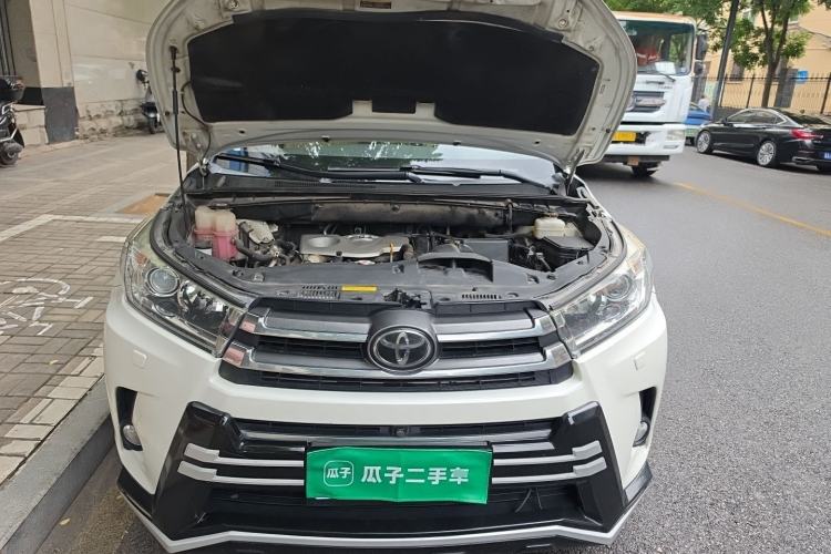 Used Toyota Highlander 2018 2.0T Four-Wheel Drive Ultimate Edition 7-Seater Emission Standard China V Engine Bay