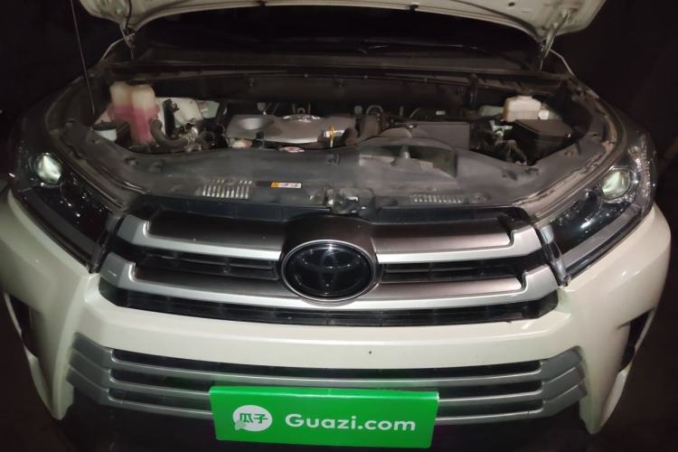 Used Toyota Highlander 2018 2.0T Two-Wheel Drive Luxury Edition 7 Seats China VI Standard Engine Bay
