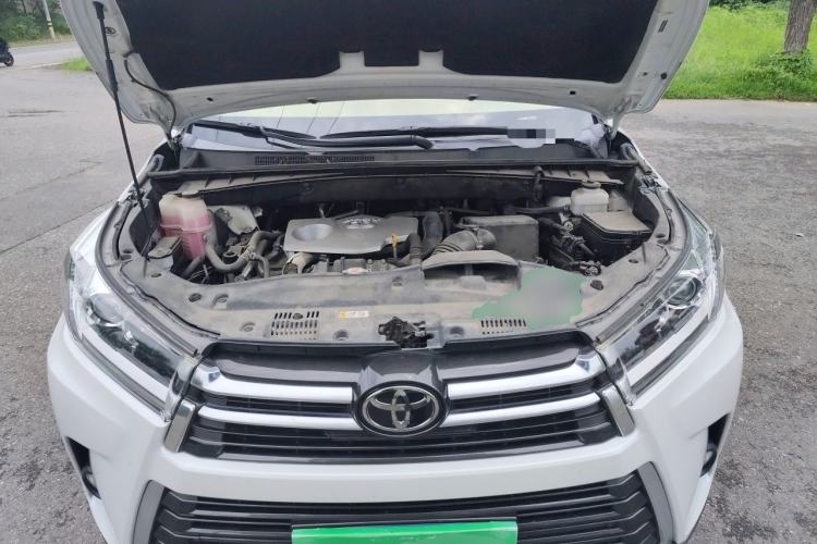 Used Toyota Highlander 2018 2.0T Four-Wheel Drive Prestige Version 7 Seats China VI Standard Engine Bay