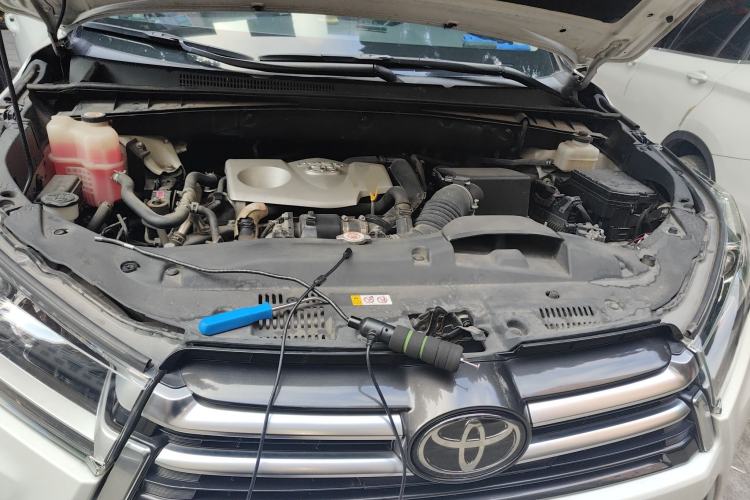 Used Toyota Highlander 2018 2.0T Four-Wheel Drive Prestige Version 7 Seats China VI Standard Engine Bay