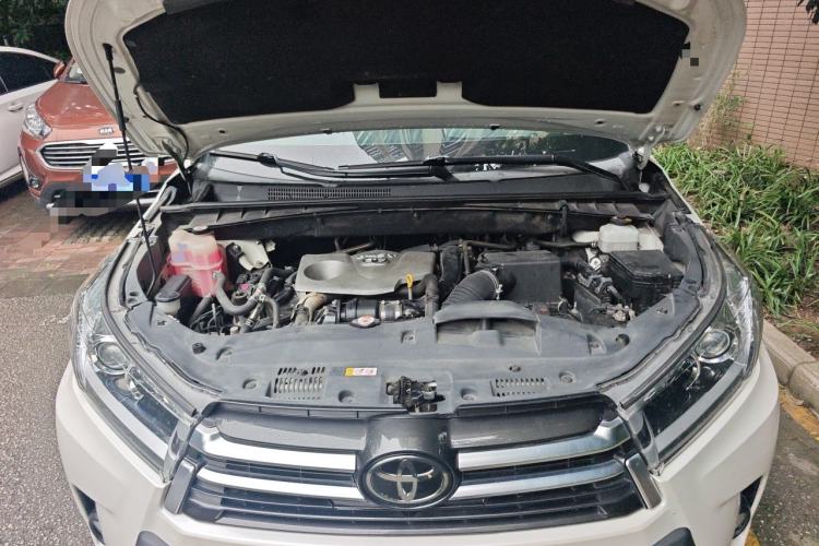 Used Toyota Highlander 2018 2.0T Four-Wheel Drive Prestige Version 7 Seats China VI Standard Engine Bay