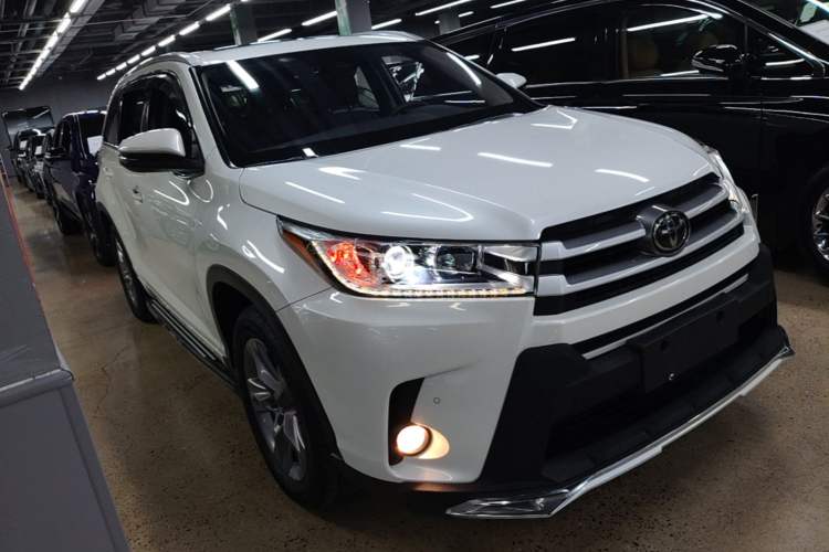 Used Toyota Highlander 2018 2.0T Four-Wheel Drive Luxury Edition 7 Seats China V Emission Standard Exterior 1