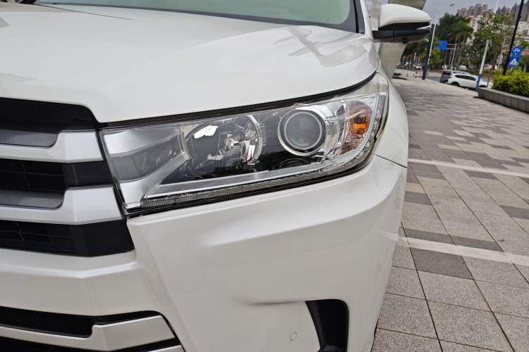 Used Toyota Highlander 2018 2.0T Two-Wheel Drive Luxury Edition 7 Seats China VI Standard Exterior 11