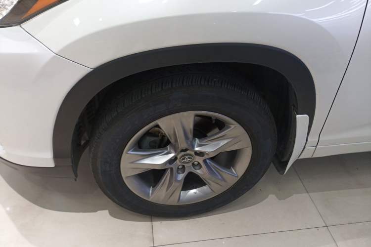 Used Toyota Highlander 2018 2.0T Two-Wheel Drive Luxury Edition 7 Seats China VI Standard Exterior 2