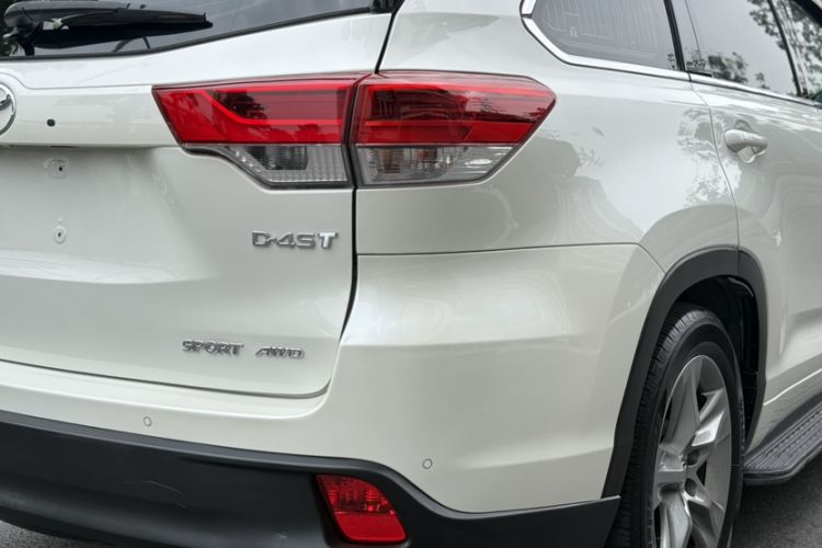 Used Toyota Highlander 2018 2.0T Four-Wheel Drive Prestige Version 7 Seats China V Emission Standard Exterior 3